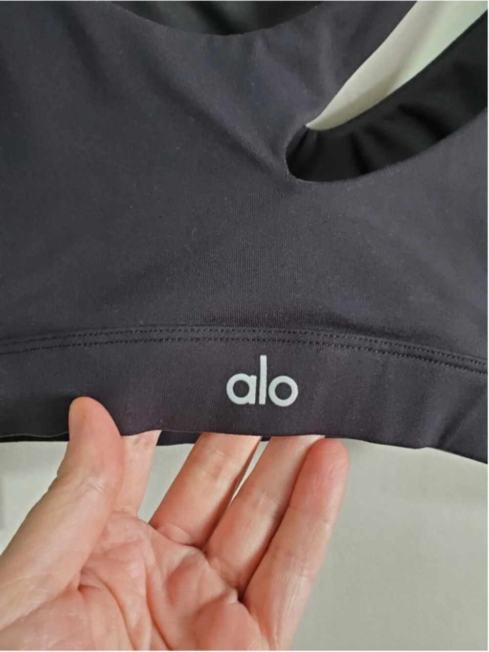 ALO YOGA Peak Sports Bra Black Small Stretch Cut-Out Gym Workout Activewear